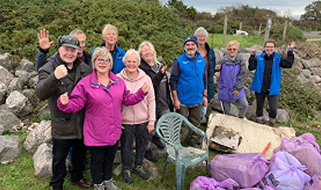 People on a litter pick